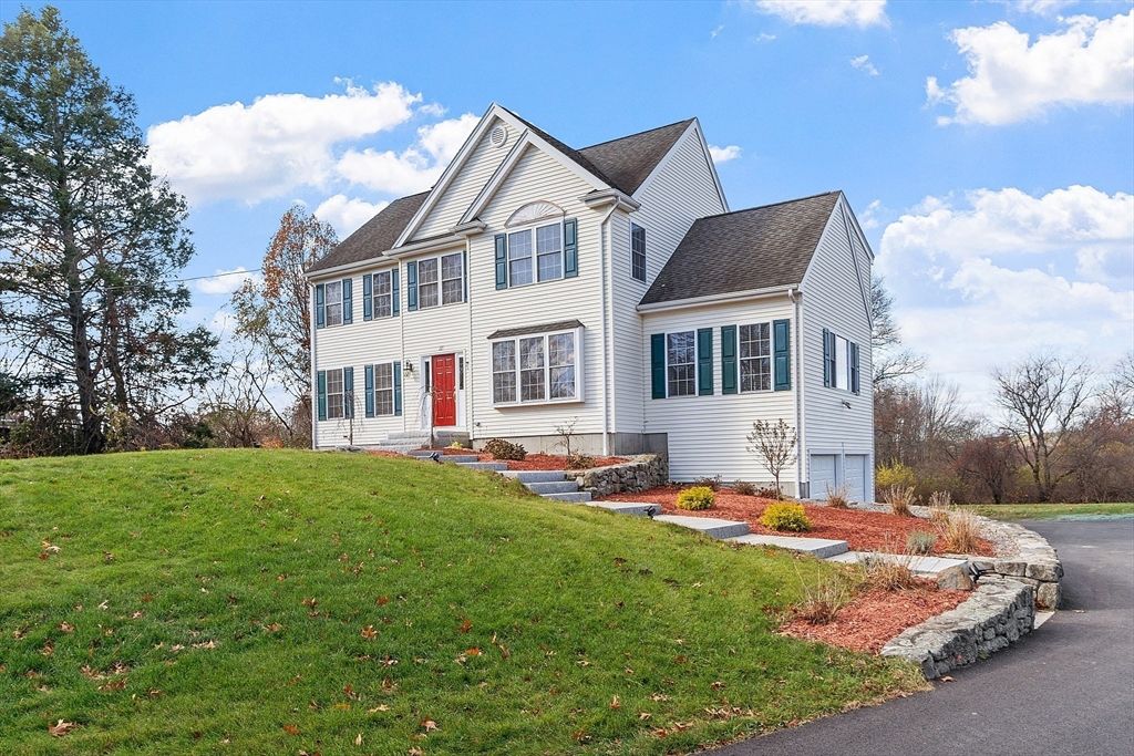 Exterior, Facade, Farmhouse
