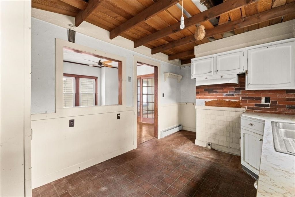 Empty room, Interior, Wooden Beams, Wooden Ceilings