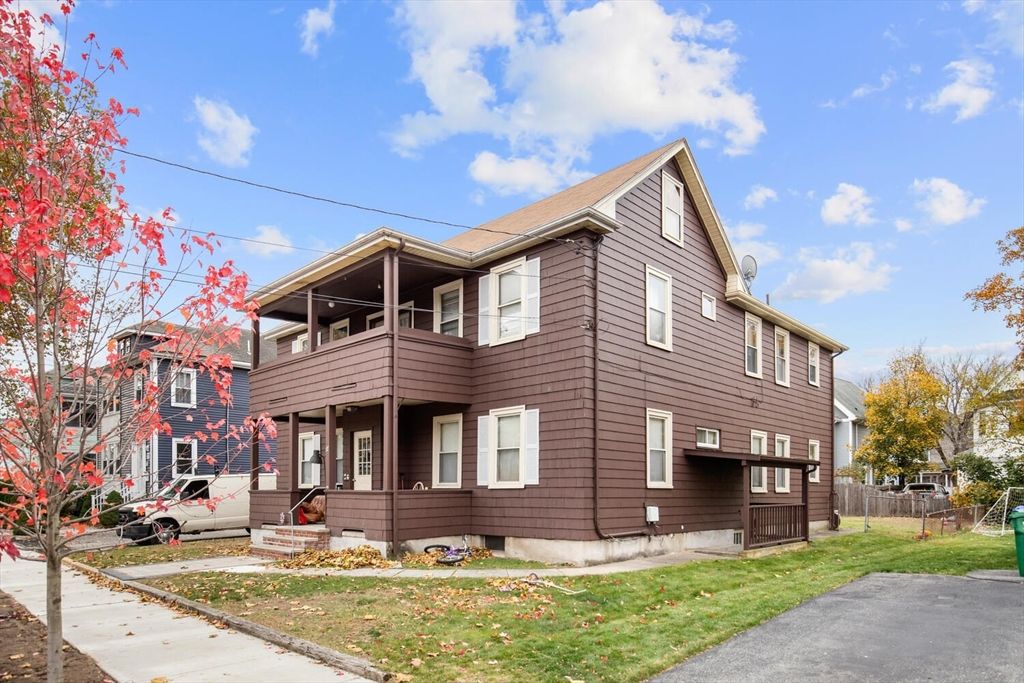 Exterior, Facade, Queen Anne Victorian