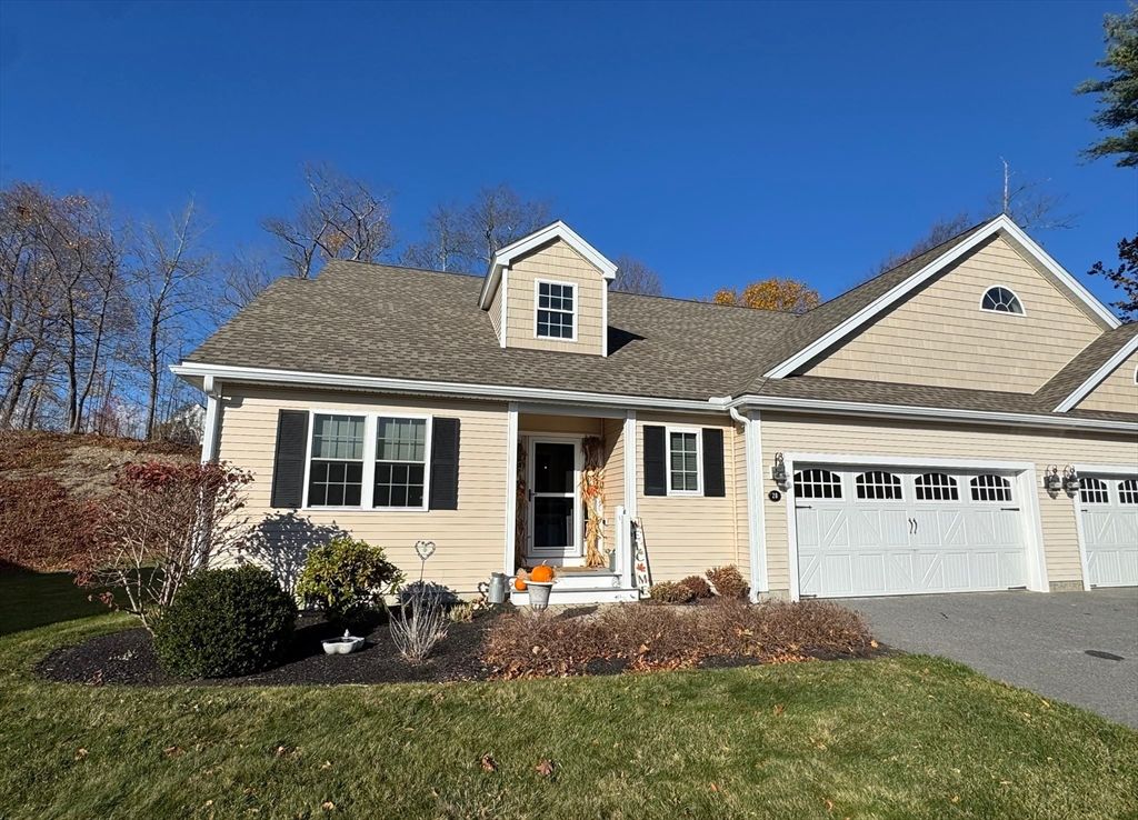 Attached, Exterior, Facade, Cape Cod