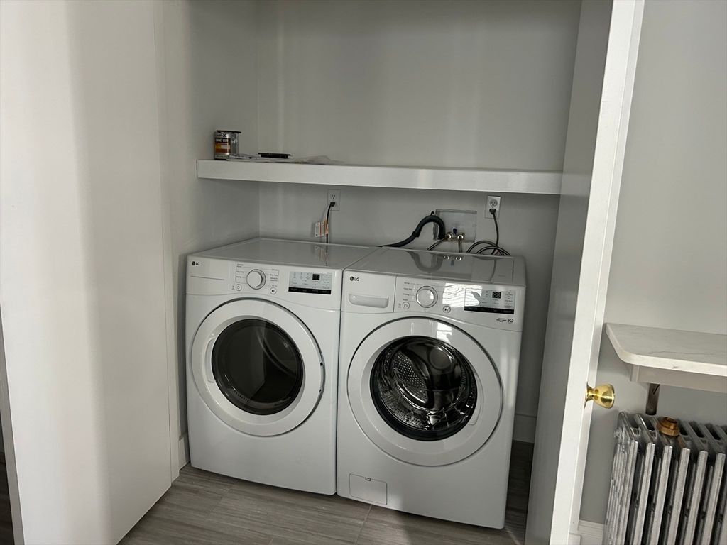 Interior, Utility Closets, Washer, Wood Texture Flooring