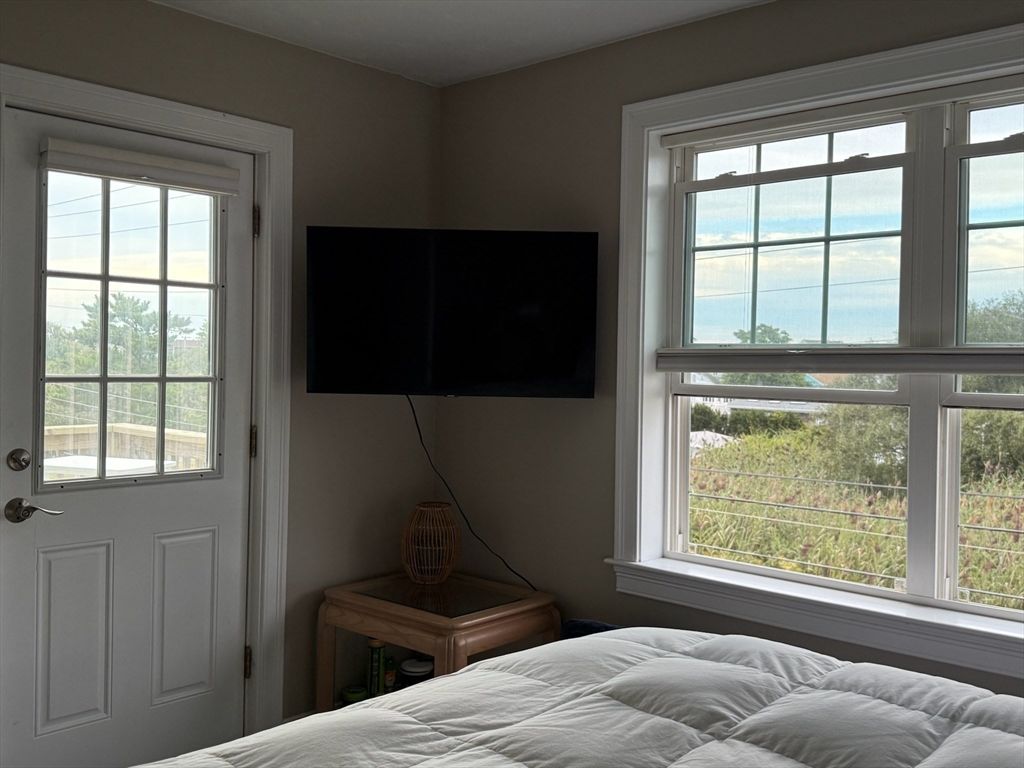 Bedroom, Interior, Water
