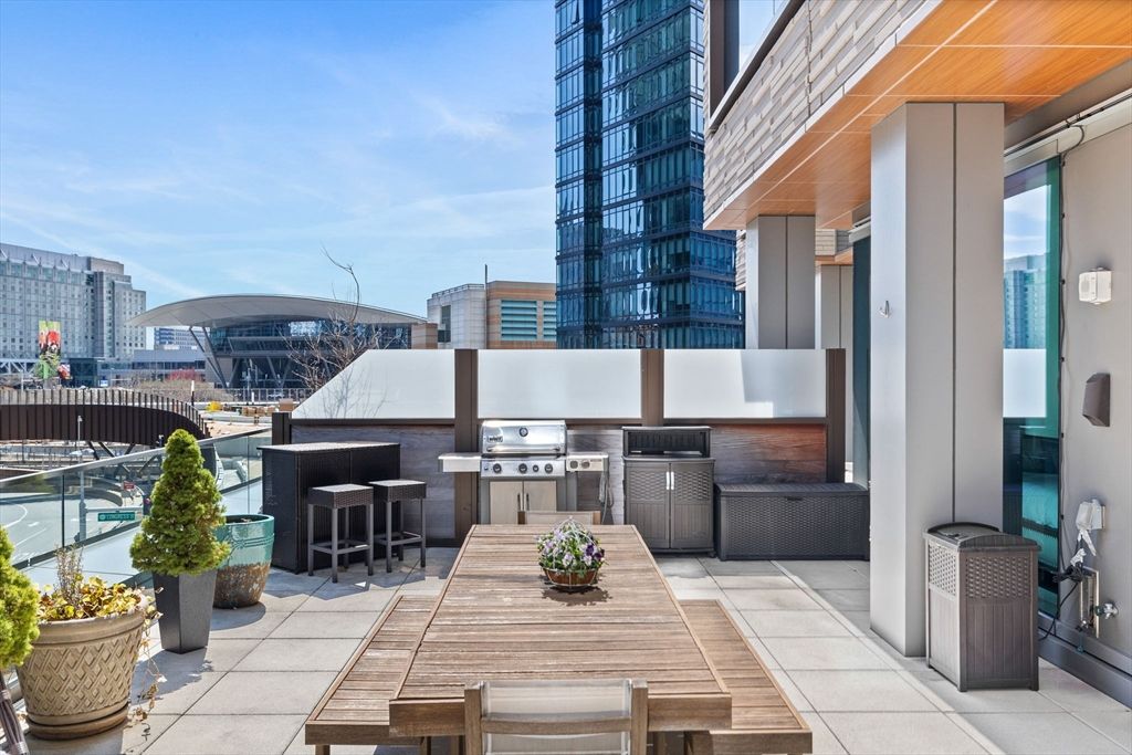 Exterior, Outdoor Kitchen