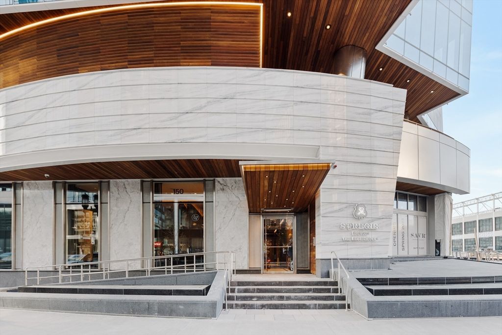 Exterior, Facade, Modern