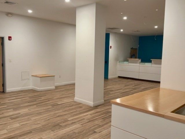 Interior, Recessed Lighting, Wood Texture Flooring