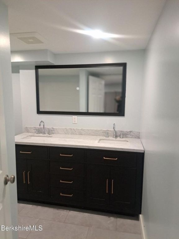 Bathroom, Dual Sink Vanities, Interior
