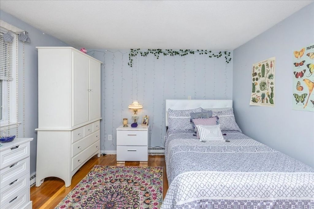 Bedroom, Interior, Pendant Lights, Wood Texture Flooring