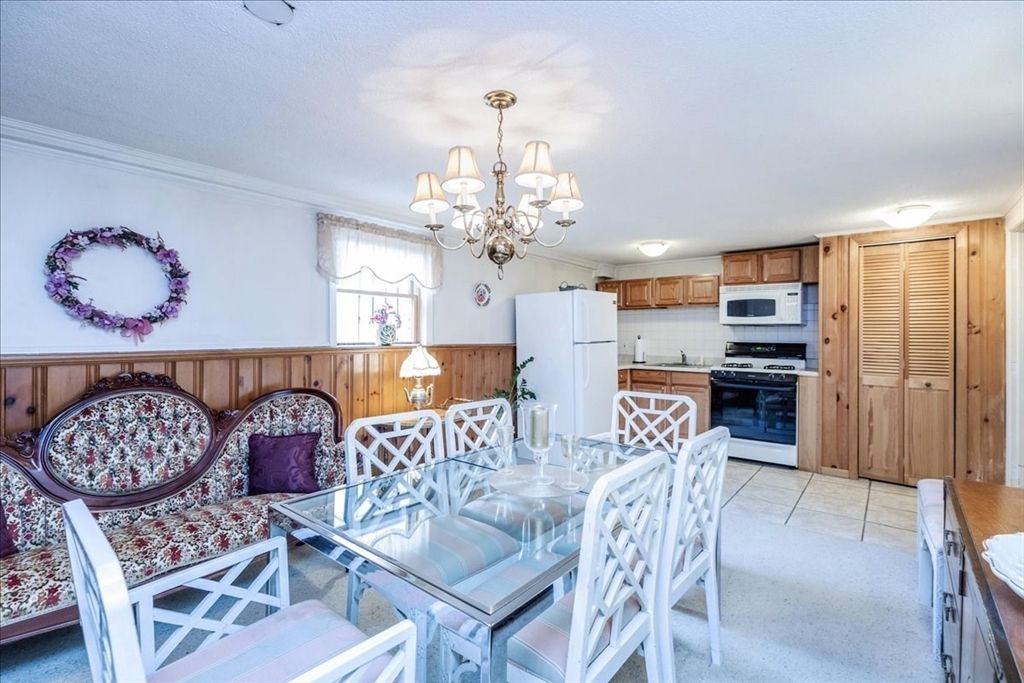 Chandelier, Dining room, Interior, Kitchen, Stainless Steel Appliances