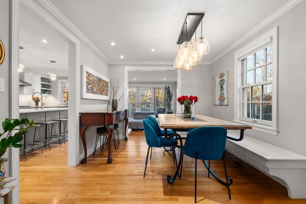 Chandelier, Dining room, Interior, Kitchen, Pendant Lights, Recessed Lighting, Wood Texture Flooring