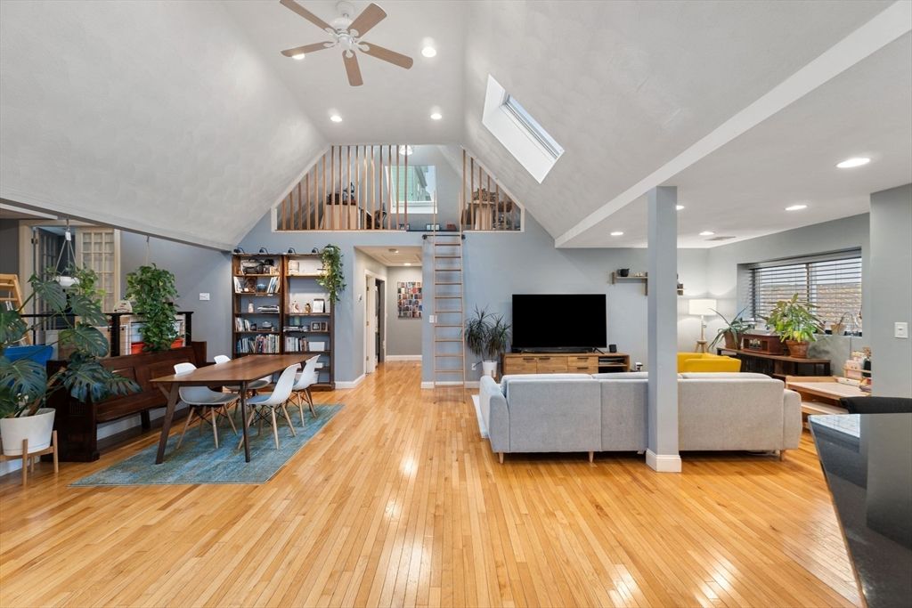 Dining room, Interior, Living room, Recessed Lighting, Wood Texture Flooring