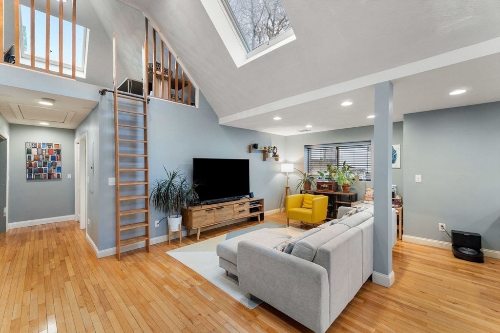 Interior, Living room, Recessed Lighting, Wood Texture Flooring