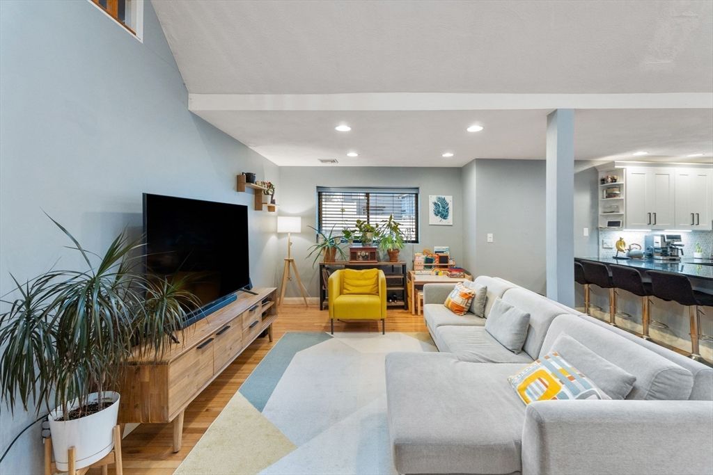 Interior, Kitchen, Living room, Recessed Lighting, Wood Texture Flooring