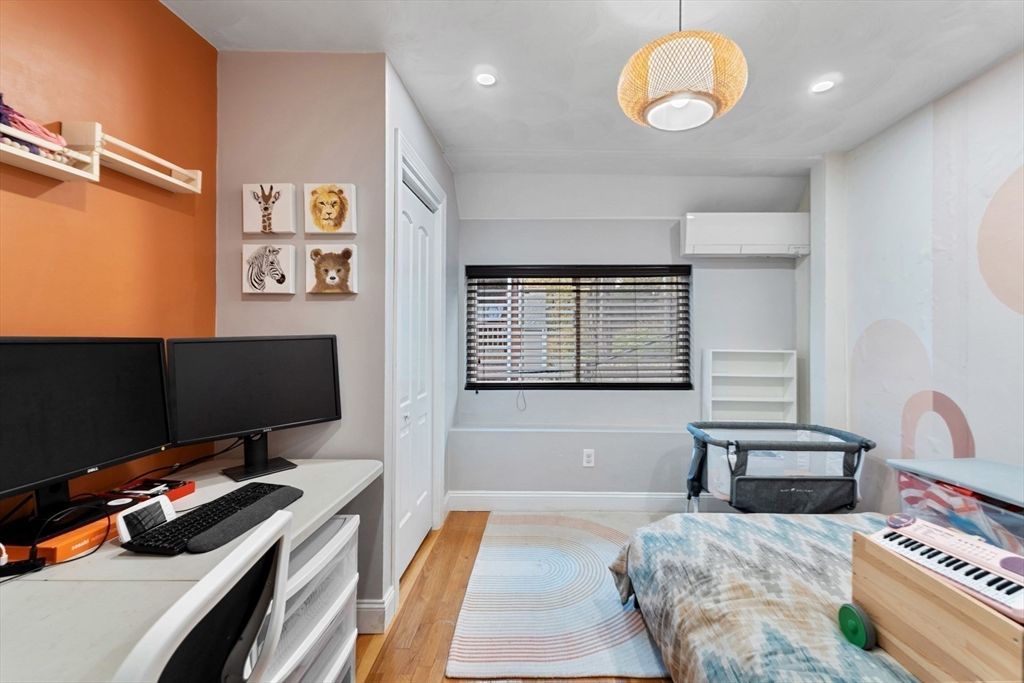 Home Office, Interior, Pendant Lights, Recessed Lighting, Wood Texture Flooring