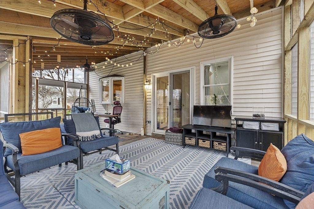 Exterior, Living room