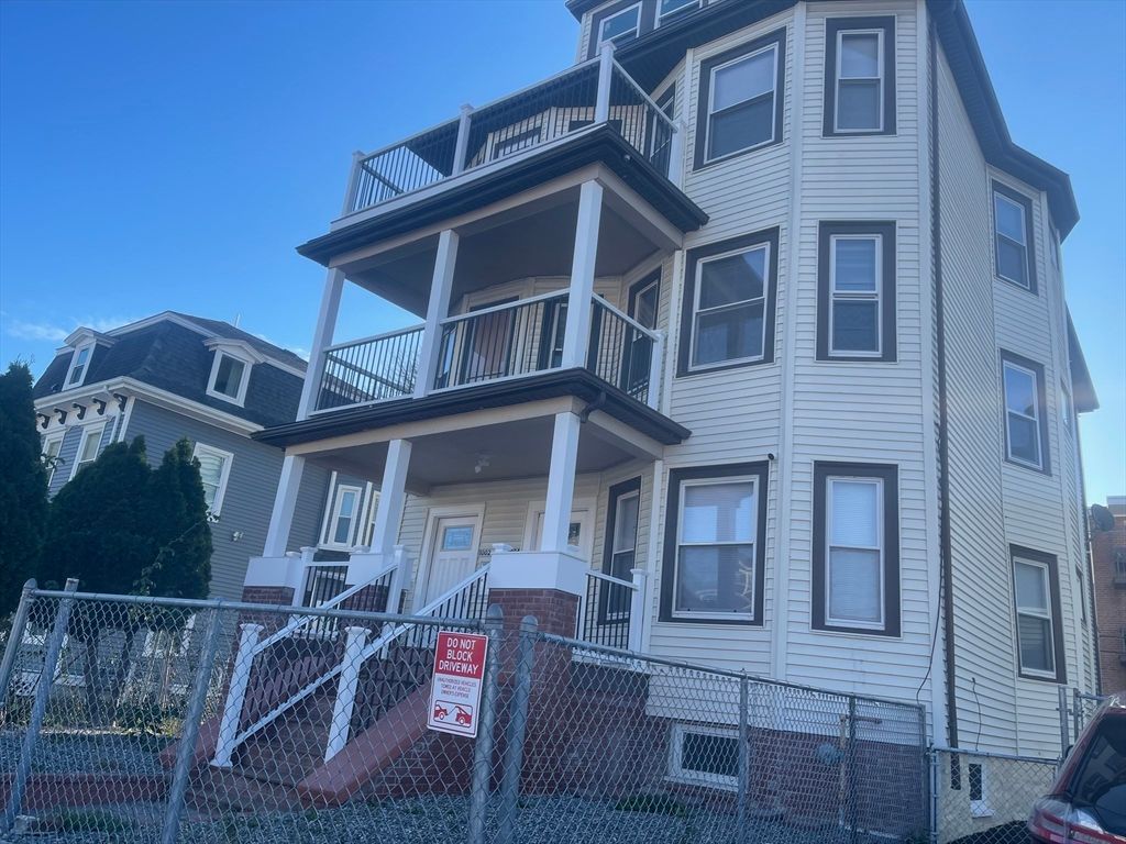 Exterior, Facade, Queen Anne Victorian