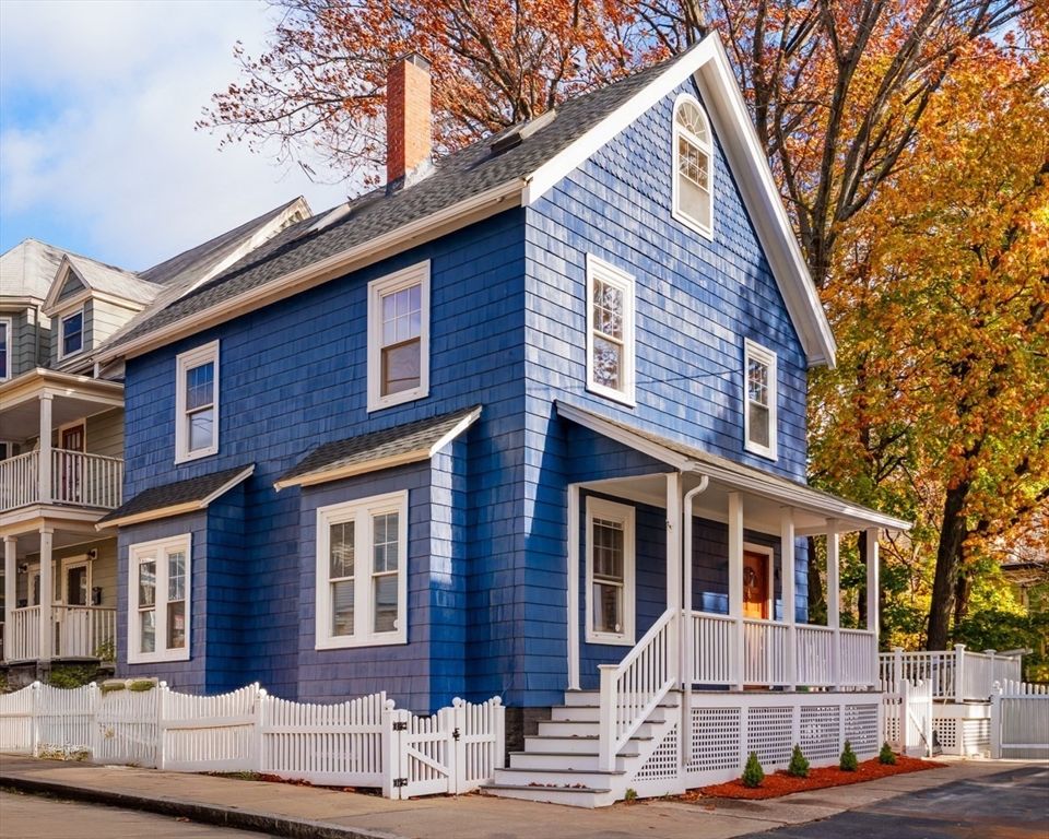 Exterior, Facade, Queen Anne Victorian