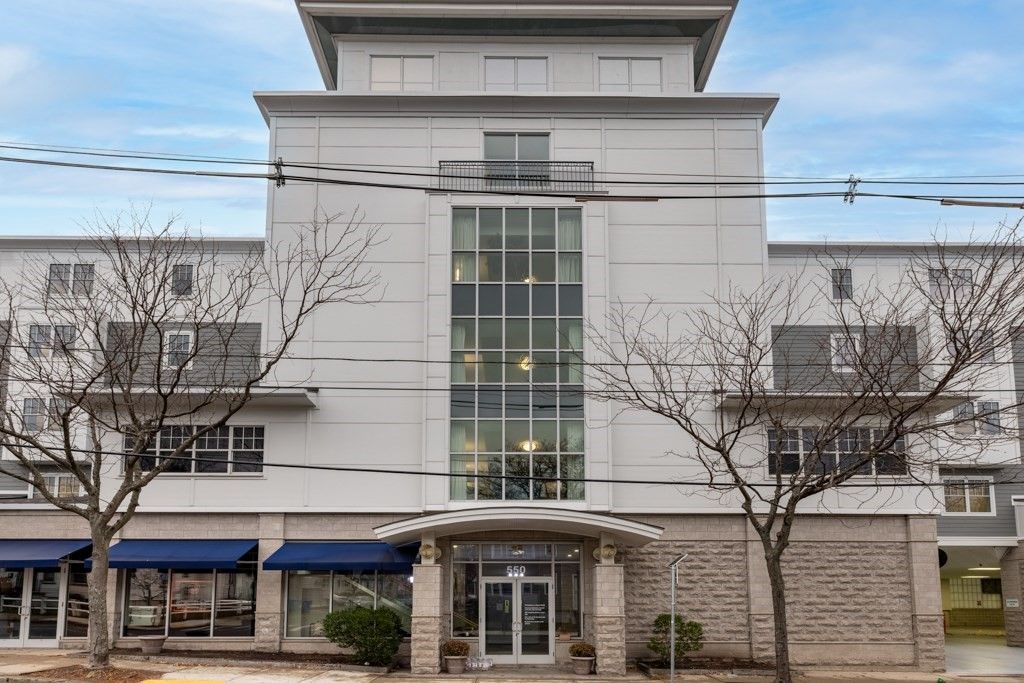 Exterior, Facade, Rowhouse