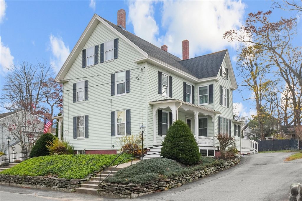 Exterior, Facade, Queen Anne Victorian