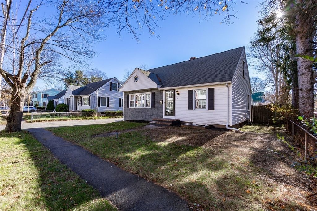 Exterior, Facade, Cape Cod