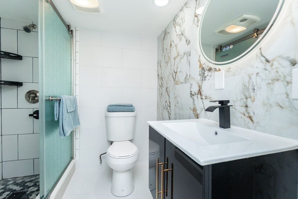 Bathroom, Interior, Recessed Lighting