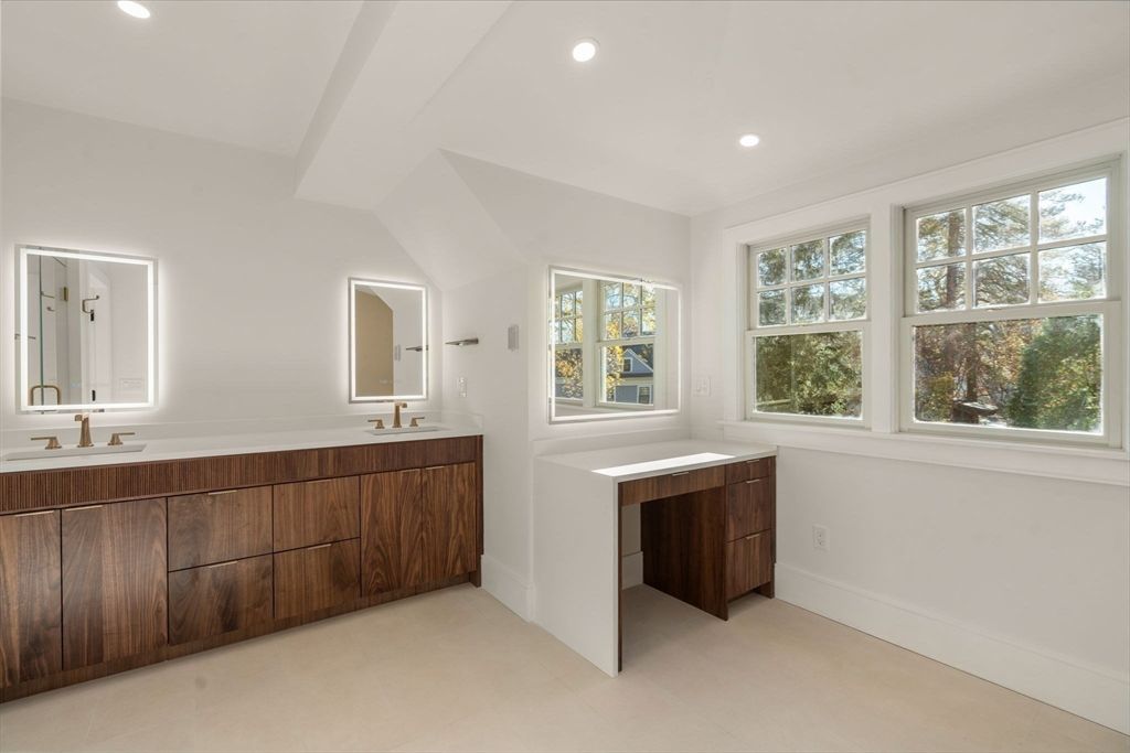 Bathroom, Dual Sink Vanities, Interior, Recessed Lighting