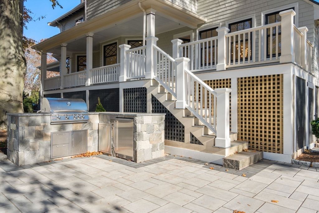 Exterior, Outdoor Kitchen