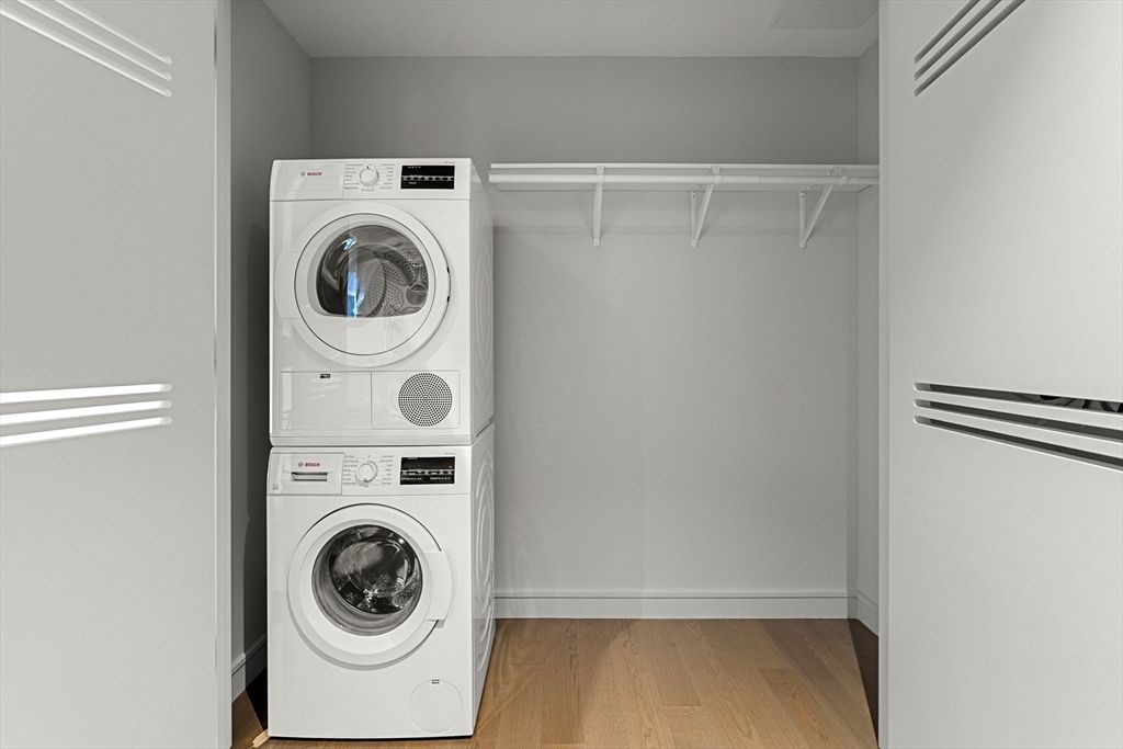 Interior, Utility Closets, Washer, Wood Texture Flooring