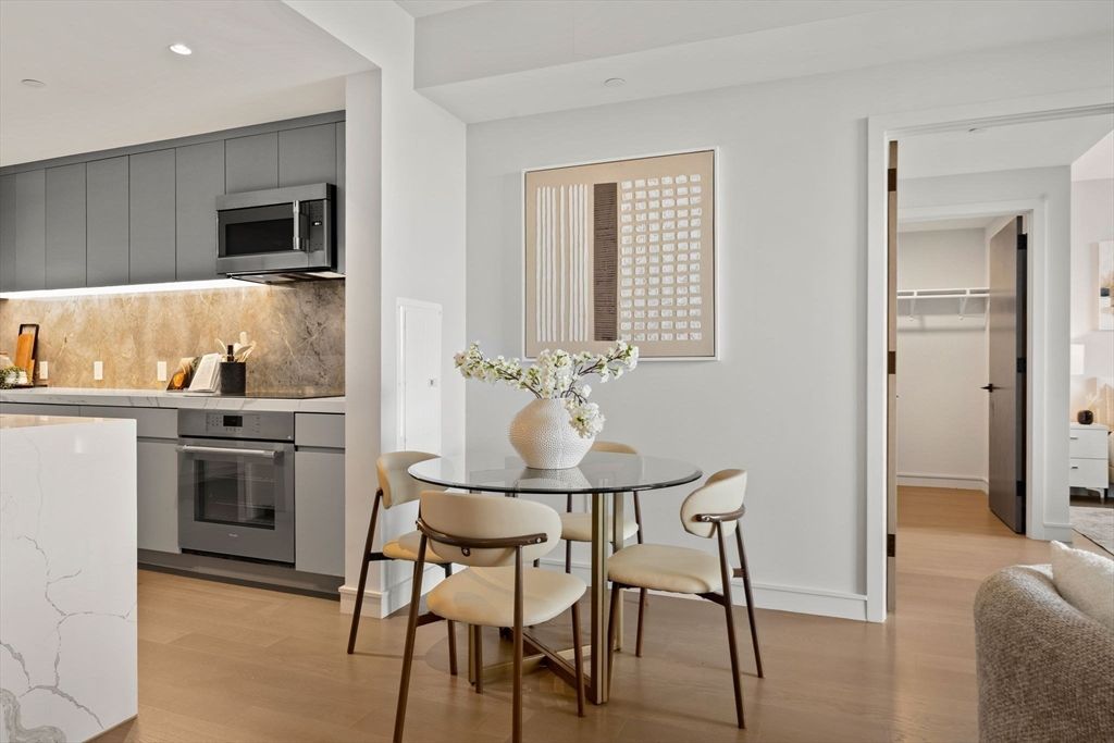 Dining room, Interior, Kitchen, Pendant Lights, Recessed Lighting, Wood Texture Flooring