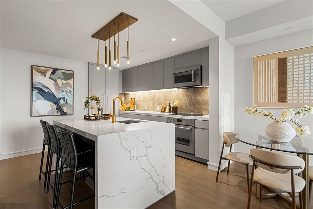 Dining room, Interior, Kitchen, Pendant Lights, Recessed Lighting, Wood Texture Flooring