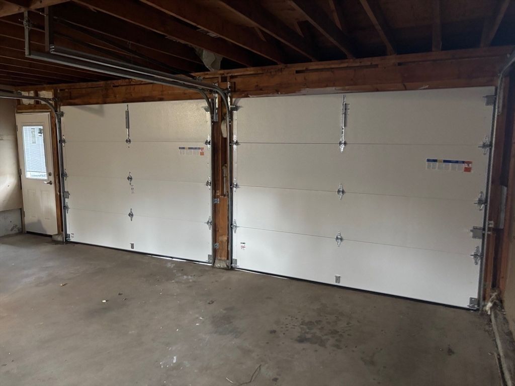 Garage, Interior, Wooden Beams