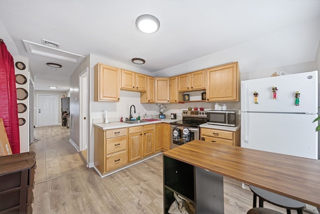 Interior, Kitchen, Recessed Lighting, Wood Texture Flooring