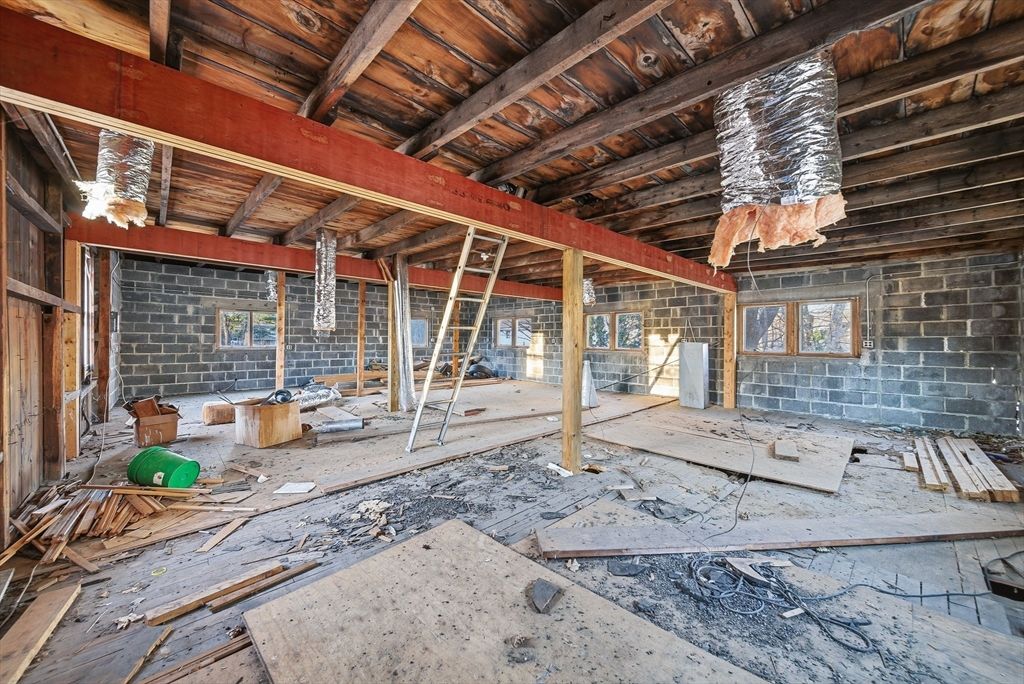 Empty room, Interior, Stone Walls, Wooden Beams, Wooden Ceilings
