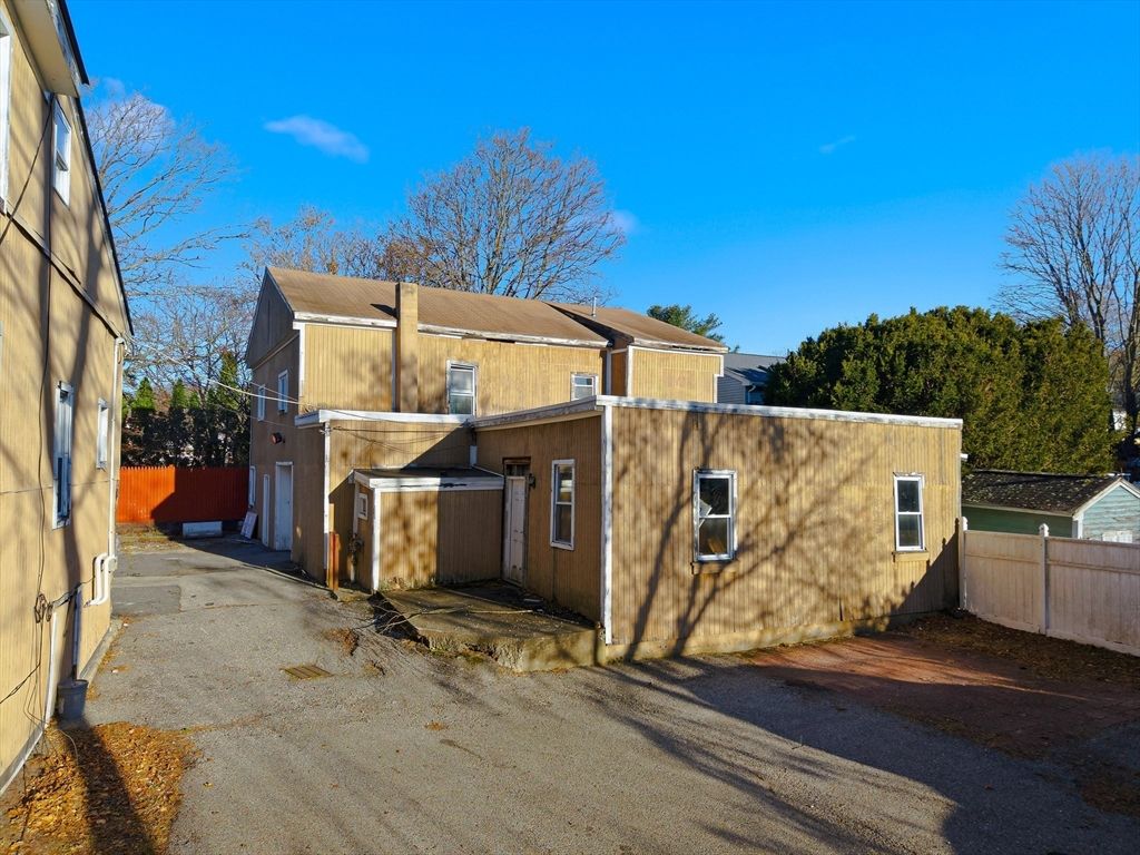 Exterior, Outdoor Kitchen