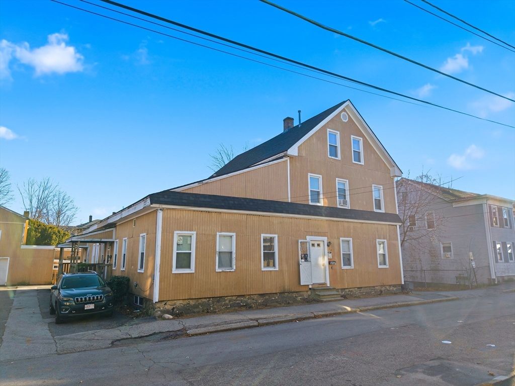 Exterior, Facade, Farmhouse