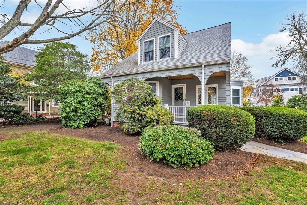 Exterior, Facade, Cape Cod