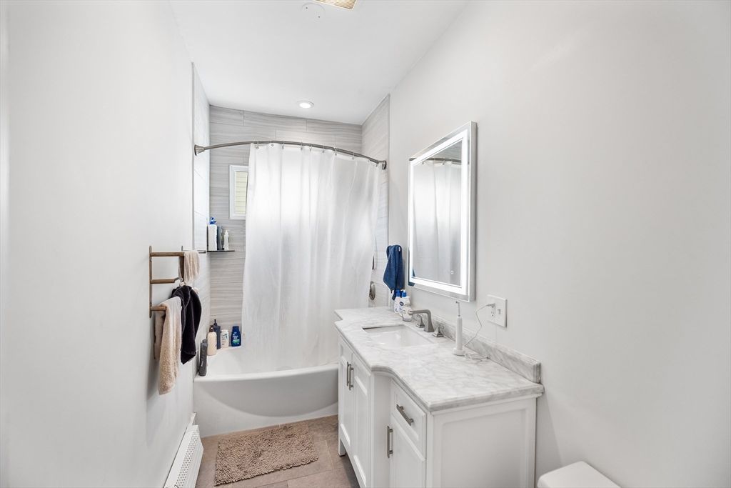 Bathroom, Interior, Recessed Lighting