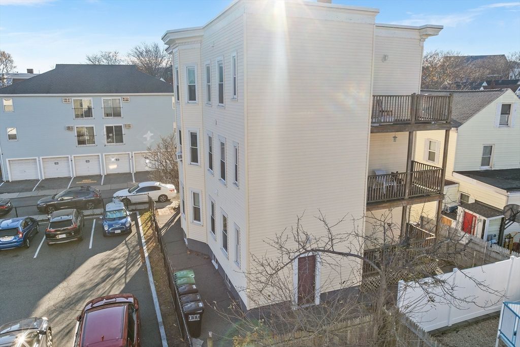 Exterior, Facade, Rowhouse