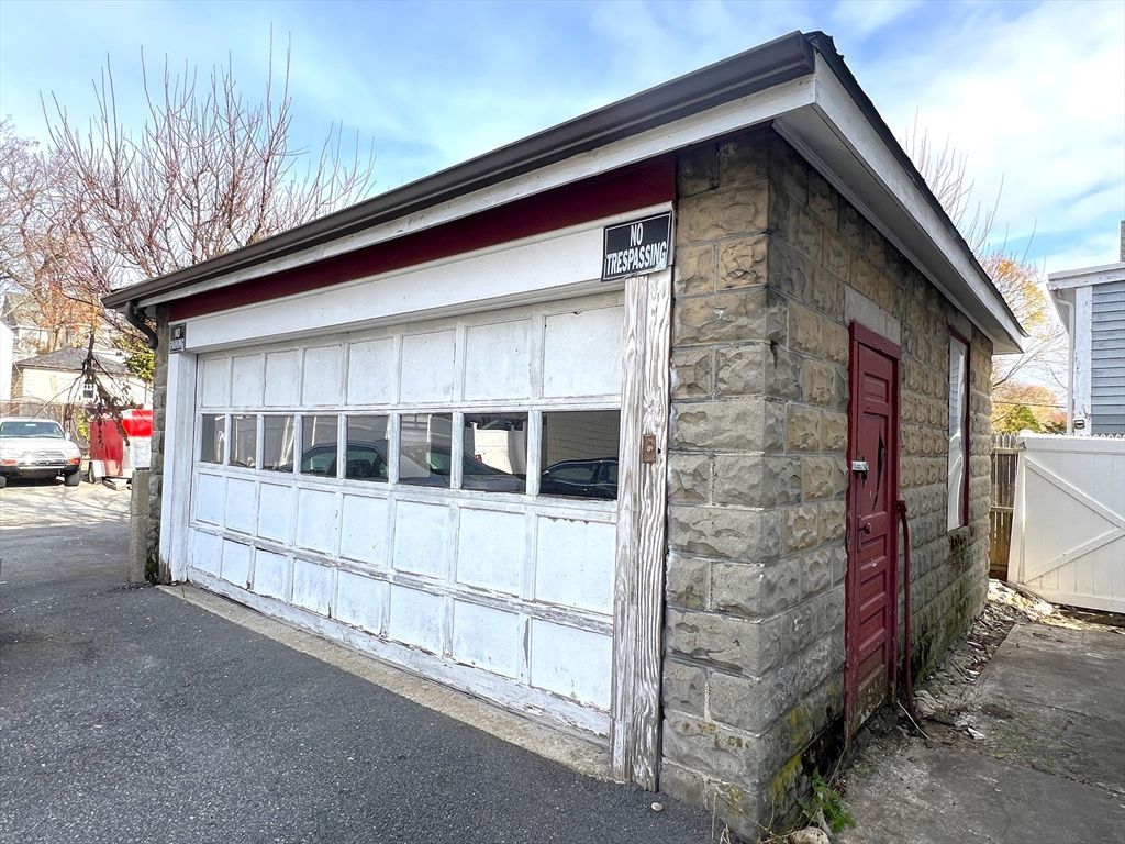 Detached Garage, Exterior