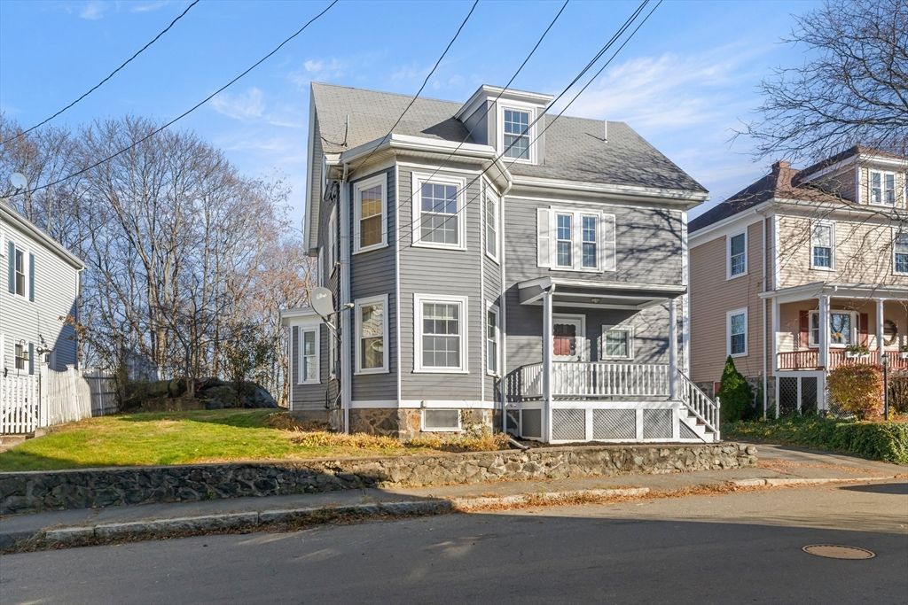 Exterior, Facade, Queen Anne Victorian