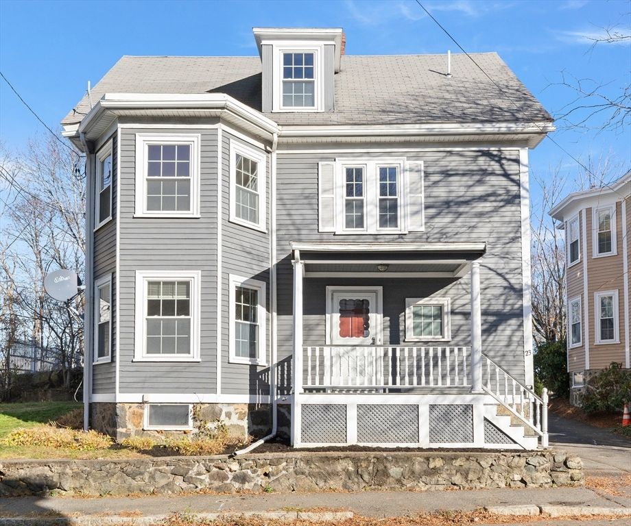 Exterior, Facade, American Foursquare