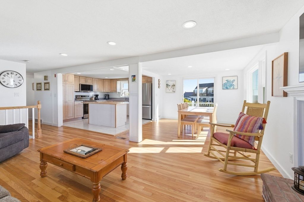 Dining room, Interior, Kitchen, Recessed Lighting, Stainless Steel Appliances, Wood Texture Flooring