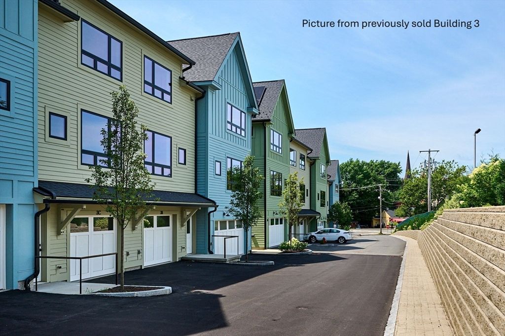 Attached, Exterior, Facade, Rowhouse