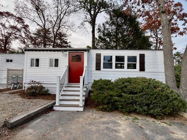 Exterior, Facade, Cape Cod