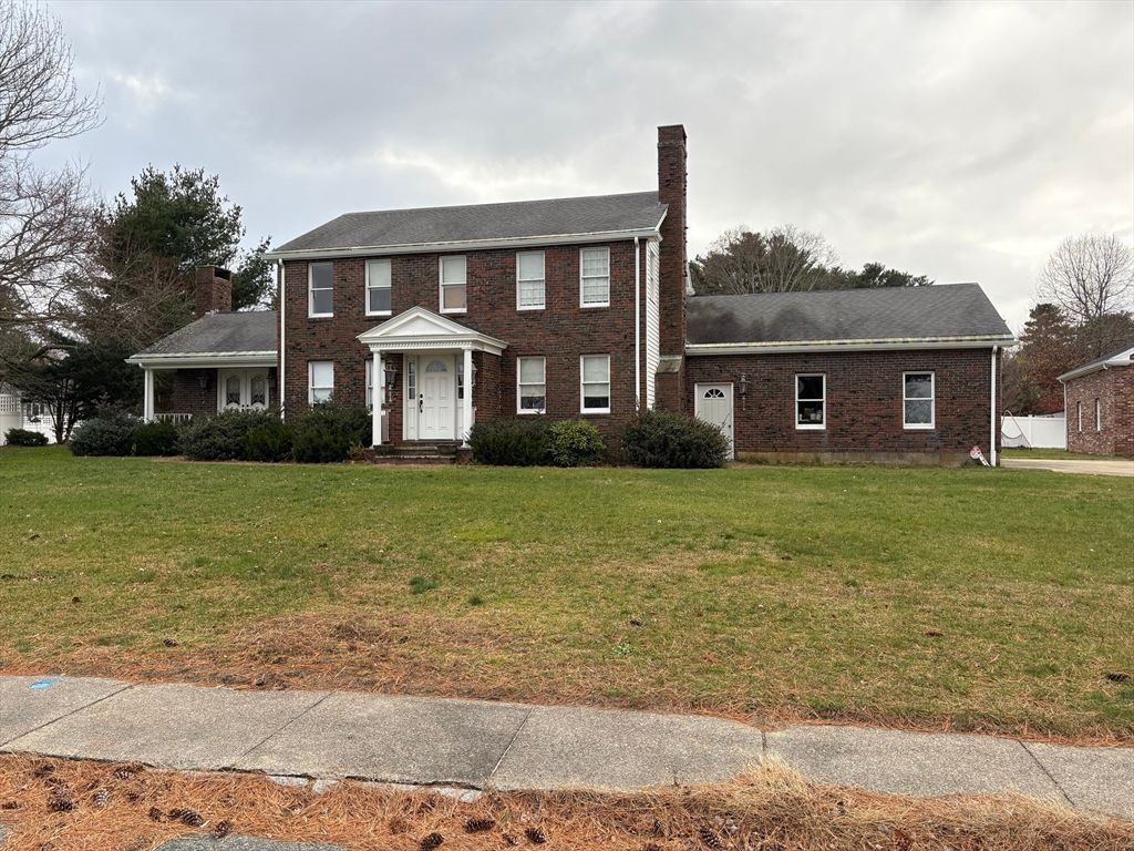 Exterior, Facade, Brick Facade, Georgian