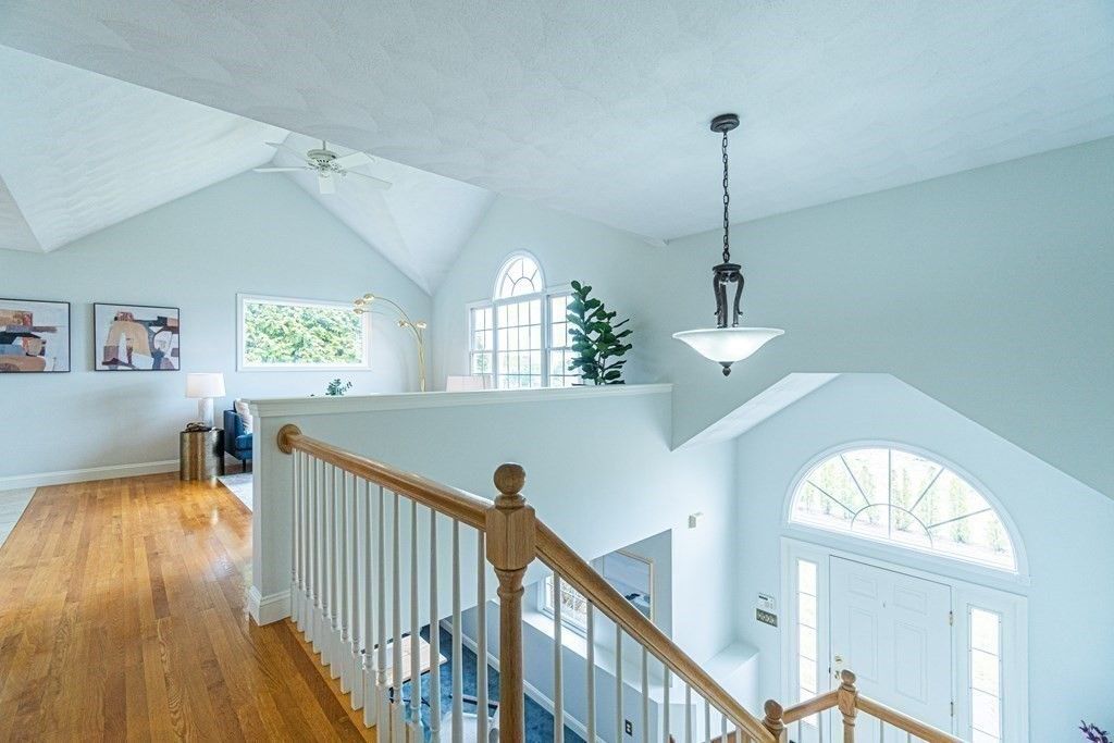 Interior, Pendant Lights, Wood Texture Flooring