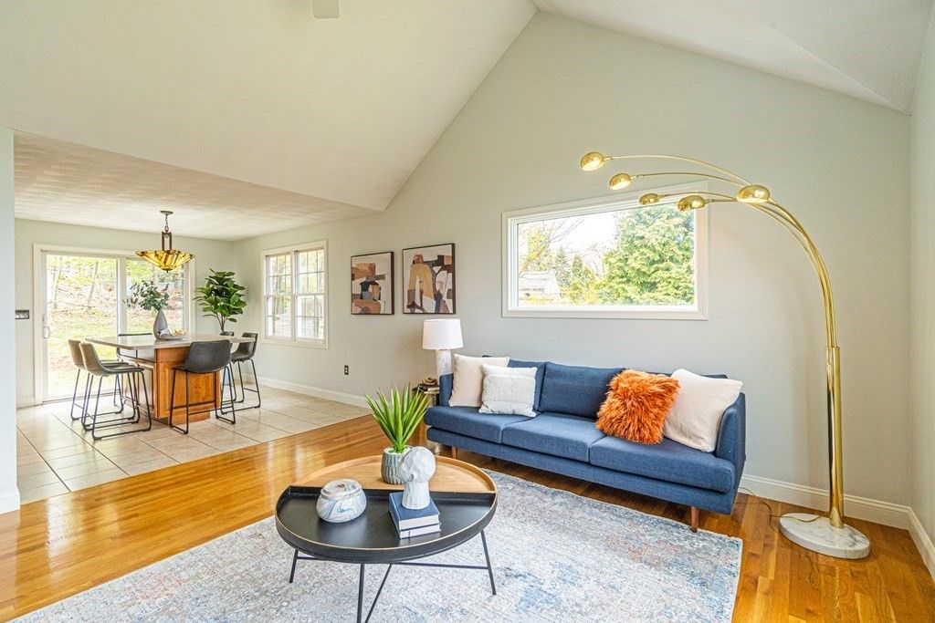 Chandelier, Dining room, Interior, Living room, Wood Texture Flooring