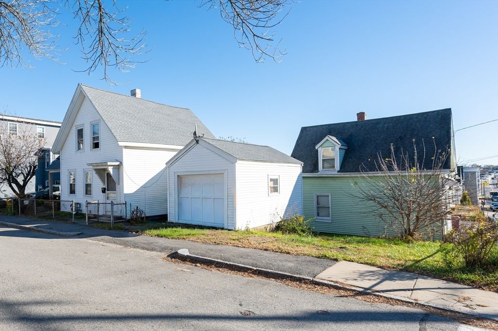 Detached Garage, Exterior