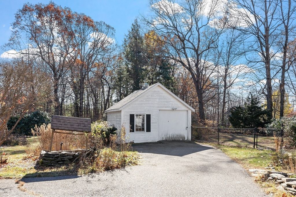 Backyard, Detached Garage, Exterior