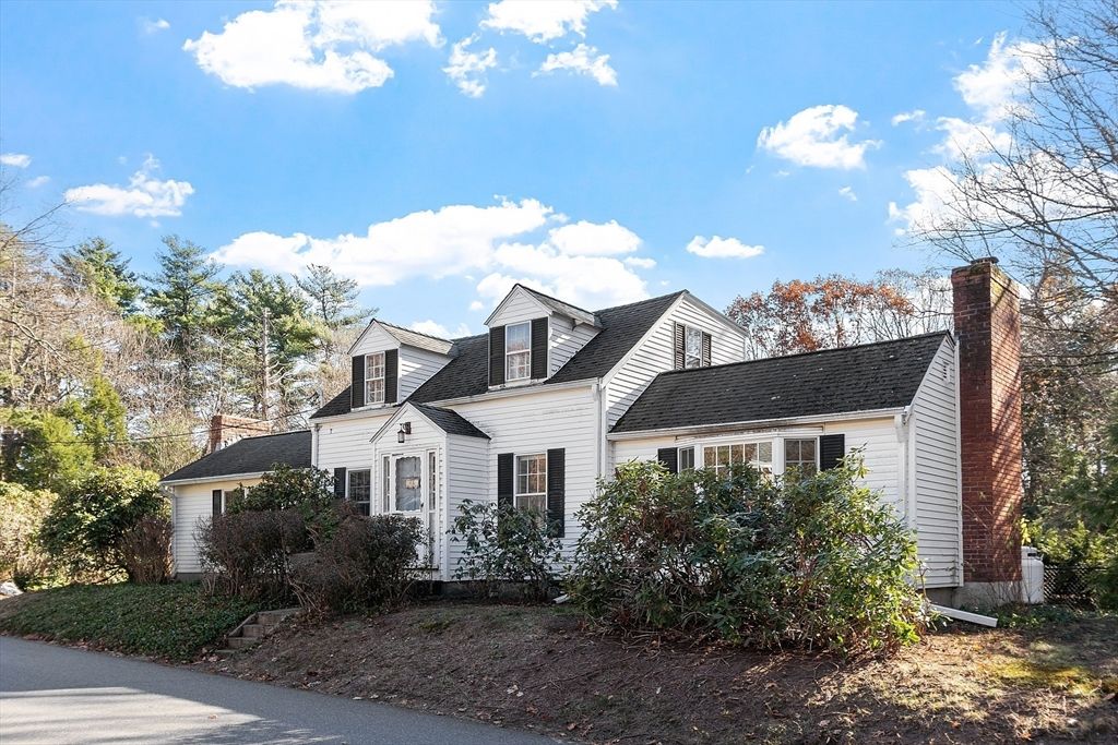 Exterior, Facade, Cape Cod