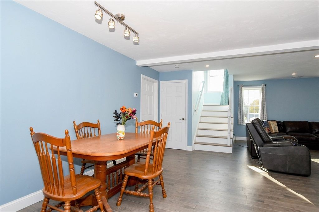 Dining room, Interior, Living room, Recessed Lighting, Wood Texture Flooring